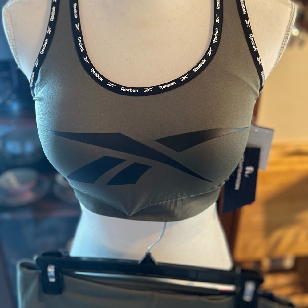 Reebok Active Wear Set /Leggings and Sports Bra, NEW - Picture 3 of 4